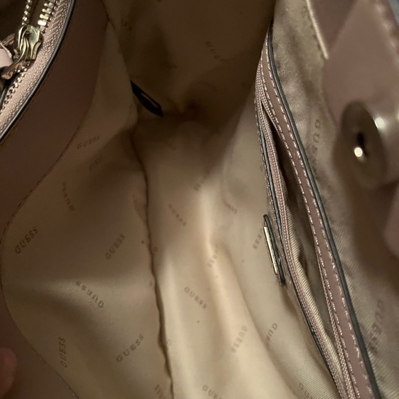 Guess pink tote. Can be used as a shoulder purse. Very clean - Picture 3 of 3
